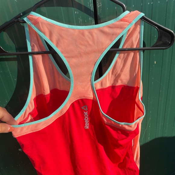 Women’s workout top, muscle top, Reebok brand, like new, medium, athletic shirt - Picture 4 of 4